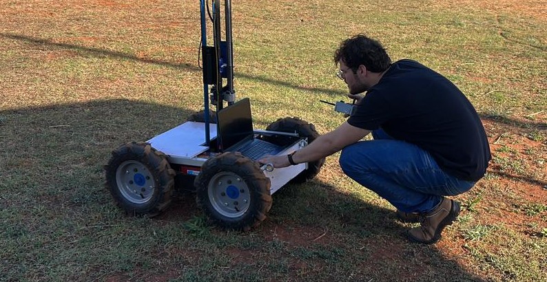 Ajuste de rover durante teste de validação em campo